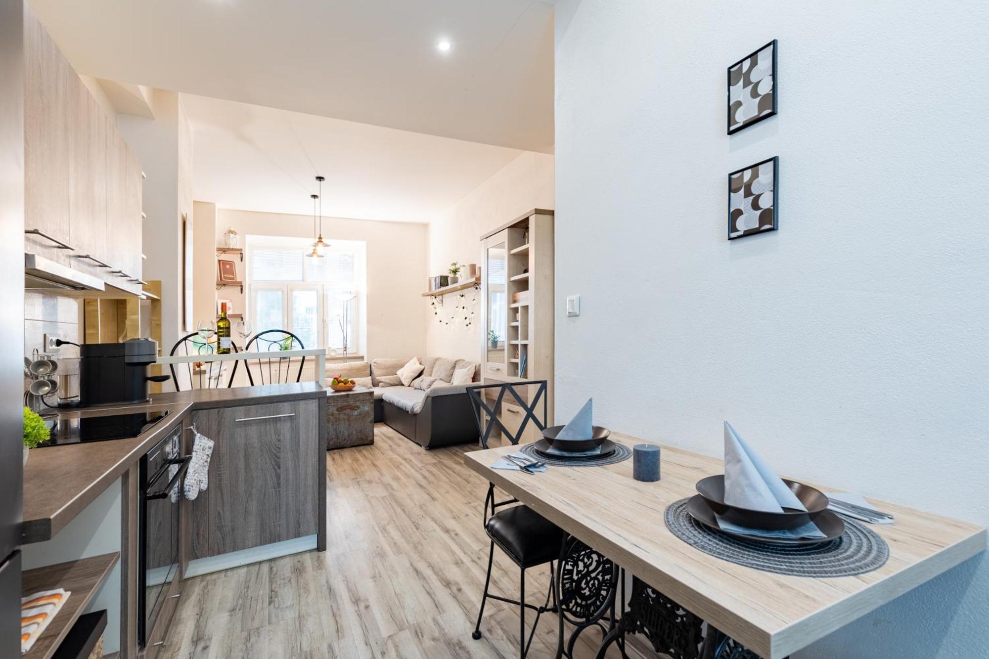 Charming Flat, Steps From Castle - Historic Part Apartment Bratislava Ngoại thất bức ảnh